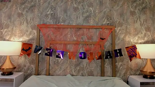 Snapshot of DannaBelucci chatting on 10/30/25, 11:55 DannaBelucci online show from 10/30/25, 11:55