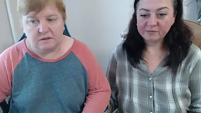 Snapshot of Bertie_Adeline chatting on 10/25/25, 07:49 Bertie Adeline online show from 10/25/25, 07:49