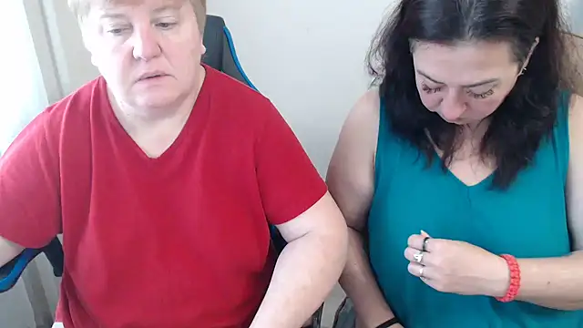 Snapshot of Bertie_Adeline chatting on 10/26/25, 07:58 Bertie Adeline online show from 10/26/25, 07:58