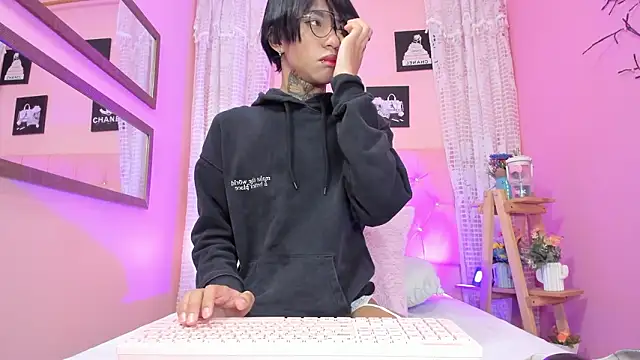 Snapshot of Liam_evvan chatting on 02/04/26, 03:12 Liam evvan online show from 02/04/26, 03:12