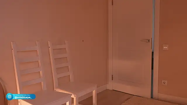 Miablueye online show from 05/20/26, 04:24