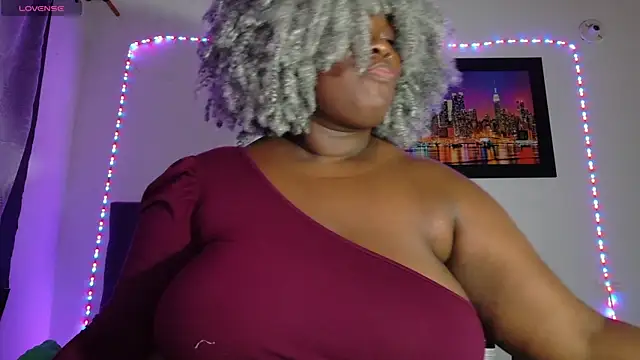ebony NeighborMoans online show from 05/06/26, 03:02
