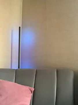 KloePink  online show from 11/21/25, 12:48