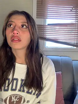 KloePink  online show from 12/04/25, 12:03