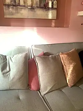 KloePink  online show from 12/18/25, 12:00