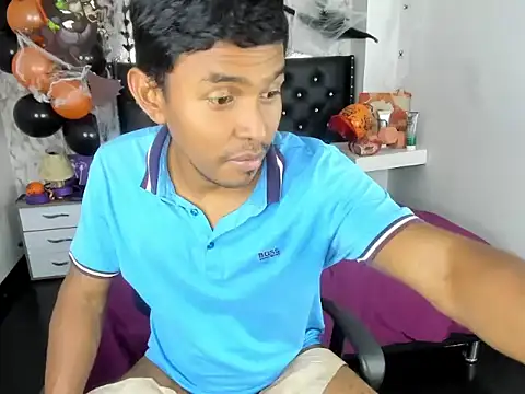 Snapshot of Adam_Morgan2 chatting on 10/28/25, 07:01 Adam Morgan2 online show from 10/28/25, 07:01