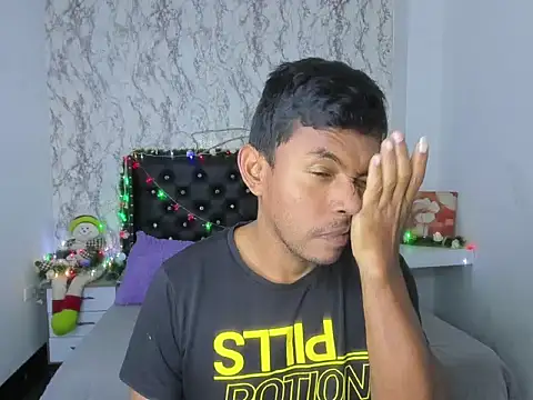 Snapshot of Adam_Morgan2 chatting on 12/16/25, 04:34 Adam Morgan2 online show from 12/16/25, 04:34