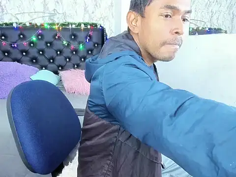 Snapshot of Adam_Morgan2 chatting on 12/17/25, 01:06 Adam Morgan2 online show from 12/17/25, 01:06