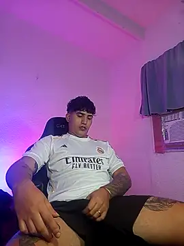 Snapshot of Saturn_boy chatting on 11/04/25, 05:17 Saturn boy online show from 11/04/25, 05:17