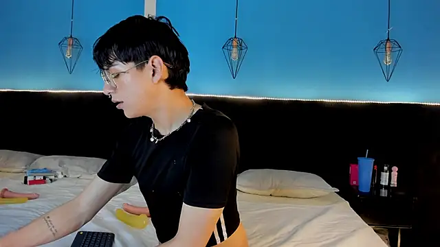 AleAurarashi online show from 09/13/25, 02:55