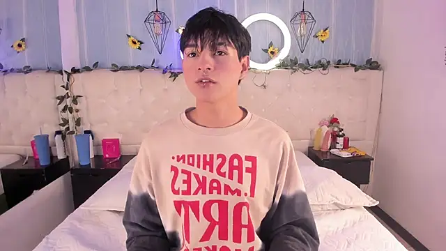 AleAurarashi online show from 11/26/25, 05:52