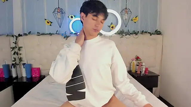 AleAurarashi online show from 11/28/25, 02:25