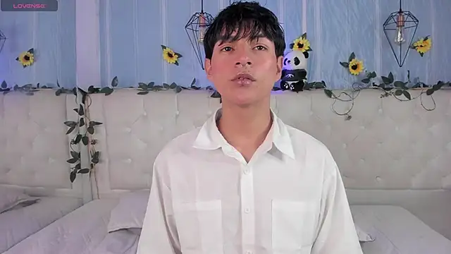 AleAurarashi online show from 12/05/25, 03:37