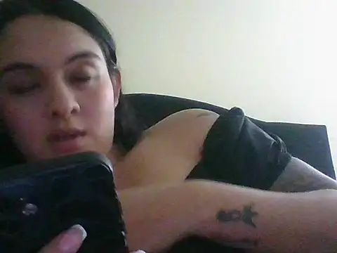 Snapshot of marianm29 chatting on 10/27/25, 11:31 marianm29 online show from 10/27/25, 11:31