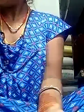 Snapshot of Sapna-Yadav chatting on 10/05/25, 11:35 Sapna-Yadav online show from 10/05/25, 11:35