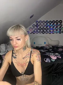 Snapshot of FluffySlutt chatting on 09/18/25, 02:30 FluffySlutt online show from 09/18/25, 02:30