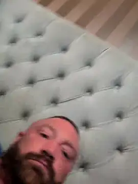 Snapshot of imherewhenneeded chatting on 11/25/25, 05:29 imherewhenneeded online show from 11/25/25, 05:29