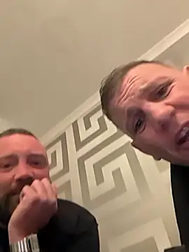 Snapshot of imherewhenneeded chatting on 11/29/25, 10:46 imherewhenneeded online show from 11/29/25, 10:46