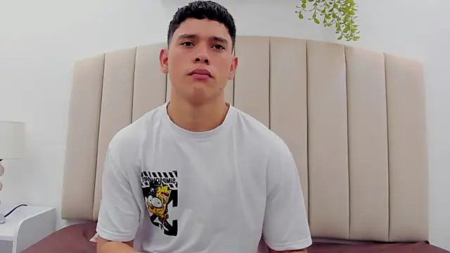 Snapshot of aron_twink66 chatting on 09/10/25, 01:44 aron twink66 online show from 09/10/25, 01:44