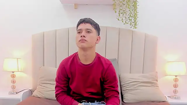 Snapshot of aron_twink66 chatting on 09/13/25, 01:33 aron twink66 online show from 09/13/25, 01:33