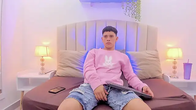 Snapshot of aron_twink66 chatting on 09/16/25, 01:23 aron twink66 online show from 09/16/25, 01:23