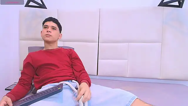 Snapshot of aron_twink66 chatting on 09/24/25, 03:15 aron twink66 online show from 09/24/25, 03:15