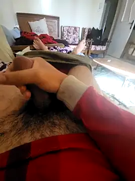 Snapshot of WelloffUpthrow chatting on 12/16/25, 07:24 WelloffUpthrow online show from 12/16/25, 07:24