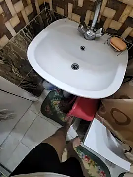 Snapshot of WelloffUpthrow chatting on 02/17/26, 11:00 WelloffUpthrow online show from 02/17/26, 11:00