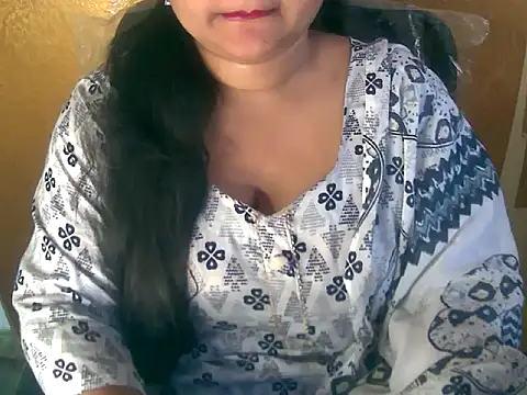 Snapshot of Saniya_K chatting on 10/13/25, 07:19 Saniya K online show from 10/13/25, 07:19