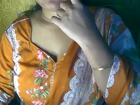 Snapshot of Saniya_K chatting on 10/16/25, 06:53 Saniya K online show from 10/16/25, 06:53