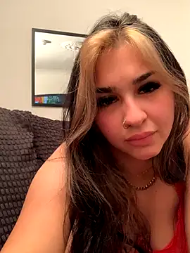 Snapshot of BrunetteBrat-xo chatting on 09/28/25, 10:04 BrunetteBrat-xo online show from 09/28/25, 10:04