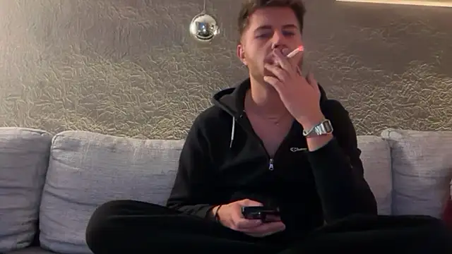 Snapshot of RioBlaze chatting on 11/20/25, 05:45 RioBlaze online show from 11/20/25, 05:45