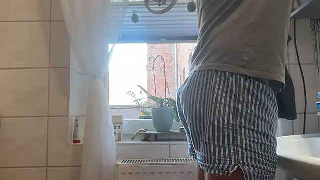 Snapshot of RioBlaze chatting on 03/08/26, 01:04 RioBlaze online show from 03/08/26, 01:04