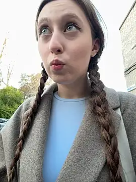 FroggyAnna online show from 10/08/25, 02:14