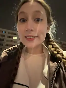 FroggyAnna online show from 10/31/25, 03:13