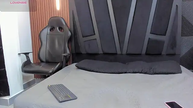 Alana cox  online show from 10/05/25, 01:20