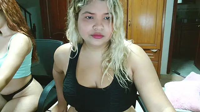 Snapshot of mia_moons1 chatting on 11/08/25, 11:58 mia moons1 online show from 11/08/25, 11:58