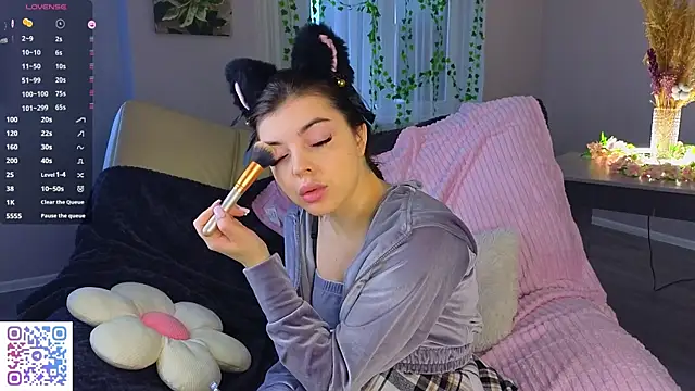 AuroraVice online show from 12/04/25, 06:34