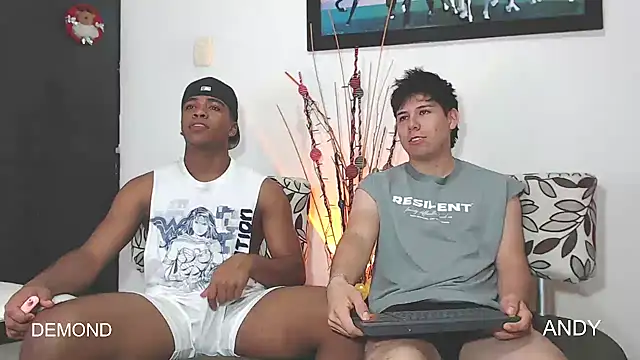 Snapshot of DEMOND_333 chatting on 12/15/25, 03:22 DEMOND 333 online show from 12/15/25, 03:22