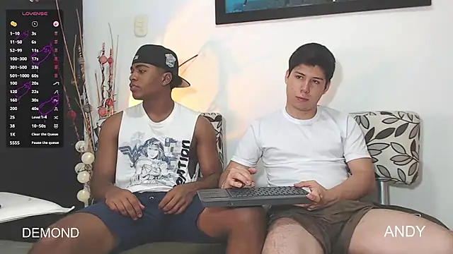 Snapshot of DEMOND_333 chatting on 12/23/25, 03:59 DEMOND 333 online show from 12/23/25, 03:59