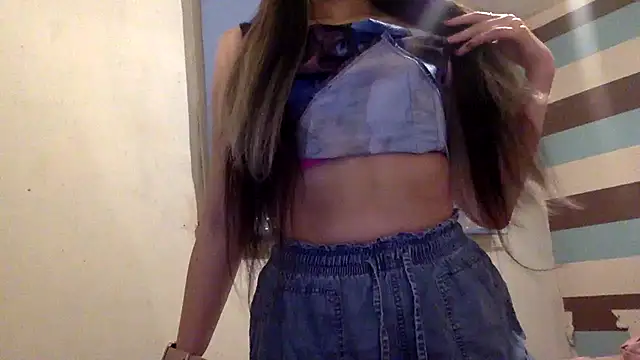 Snapshot of Bellababexox_ chatting on 09/15/25, 04:34 Bellababexox online show from 09/15/25, 04:34