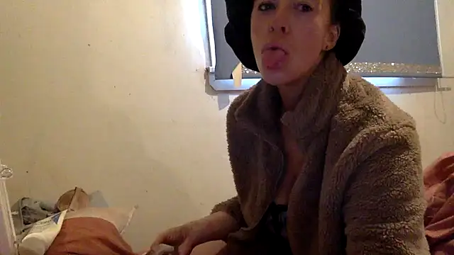 Snapshot of Bellababexox_ chatting on 10/14/25, 02:51 Bellababexox online show from 10/14/25, 02:51