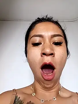 Snapshot of Liahdiaz_ chatting on 10/16/25, 04:08 Liahdiaz online show from 10/16/25, 04:08