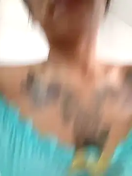 Snapshot of Liahdiaz_ chatting on 10/18/25, 02:07 Liahdiaz online show from 10/18/25, 02:07