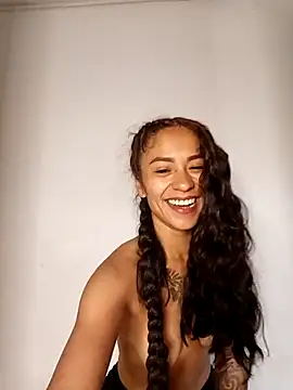 Snapshot of Liahdiaz_ chatting on 11/02/25, 12:07 Liahdiaz online show from 11/02/25, 12:07