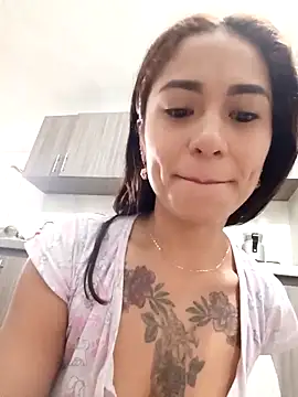 Snapshot of Liahdiaz_ chatting on 11/24/25, 11:43 Liahdiaz online show from 11/24/25, 11:43