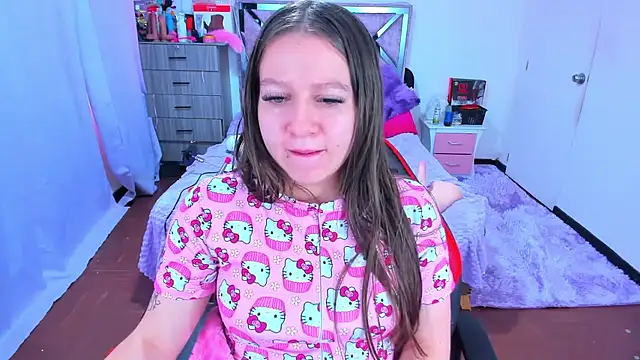 Luna Analya online show from 12/17/25, 12:33