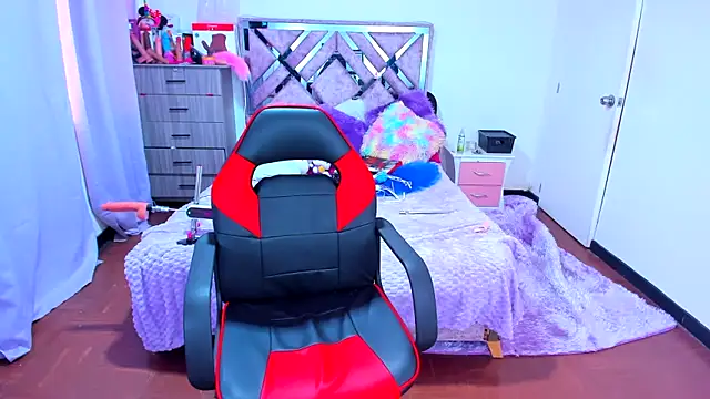 Luna Analya online show from 12/19/25, 12:12