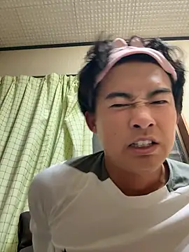 Snapshot of shoma2003 chatting on 10/21/25, 01:01 shoma2003 online show from 10/21/25, 01:01