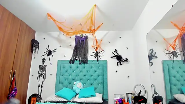 Rihanna hotx online show from 10/13/25, 04:56